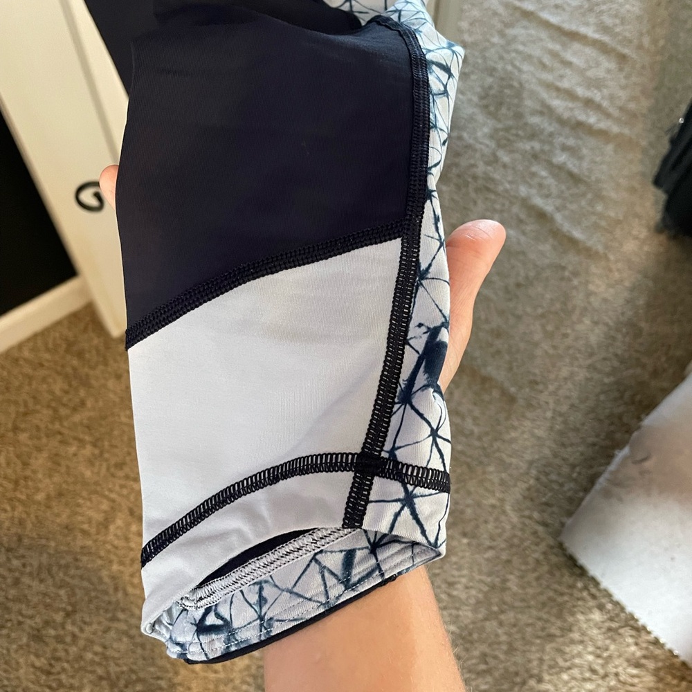 Lululemon Retreat 7/8 Pant in Naval Blue / Star Crushed Silver Fox Deep Navy - Picture 4 of 9